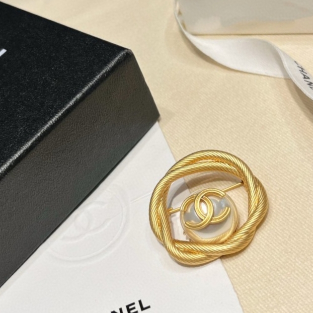 Chanel Brooch 12lyh76